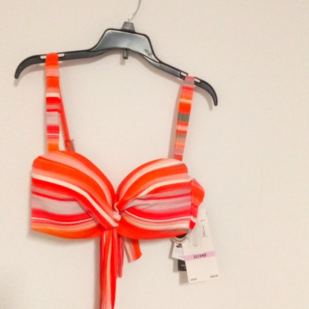 BEAUTIFUL BNWT COCO REEF 5 way convertible sz 32/34 D